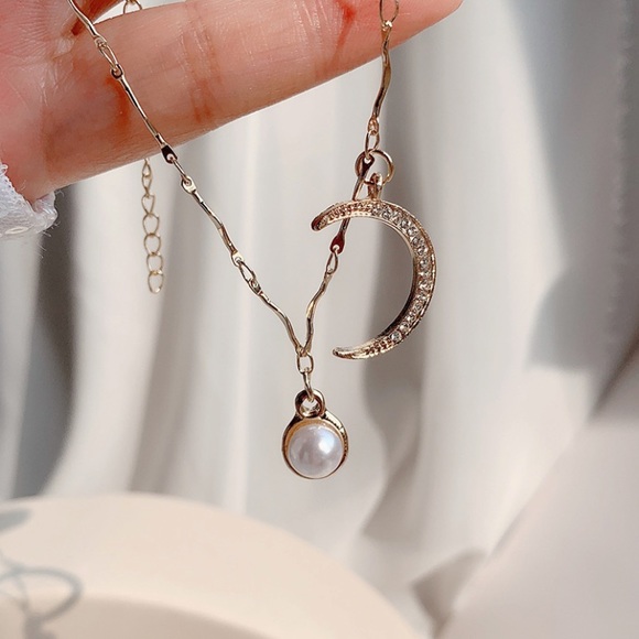 💕LAST ONE Moon Faux Pearl Necklace - Picture 5 of 14